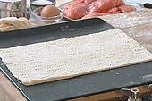 http://www.bbc.co.uk/food/get_cooking/images/stepbystep/052_03.jpg
