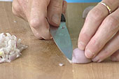 http://www.bbc.co.uk/food/get_cooking/images/stepbystep/052_04.jpg