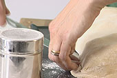 http://www.bbc.co.uk/food/get_cooking/images/stepbystep/052_10.jpg